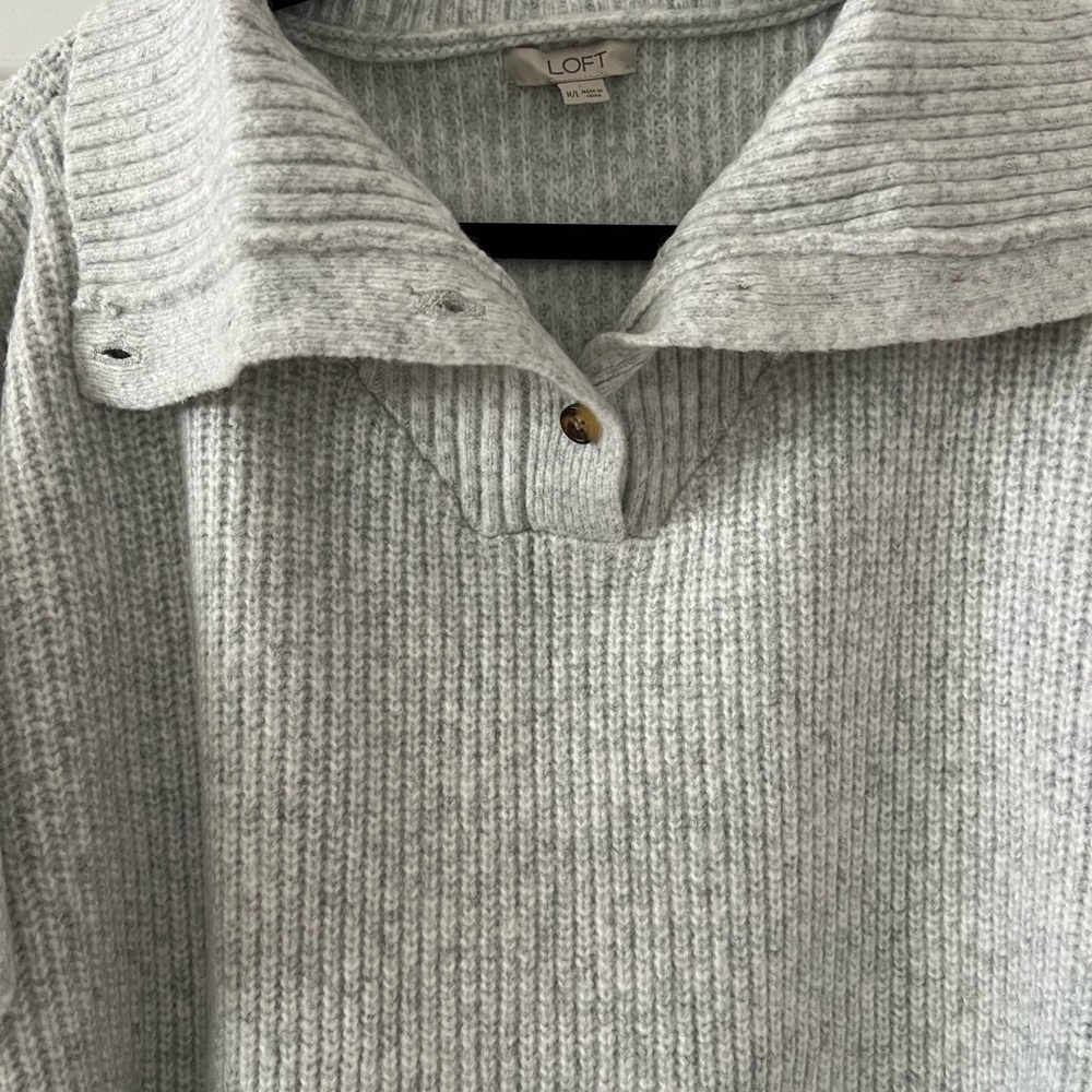 ✨NWOT✨ Ann Taylor LOFT Button Turtleneck Poncho - Picture 4 of 7